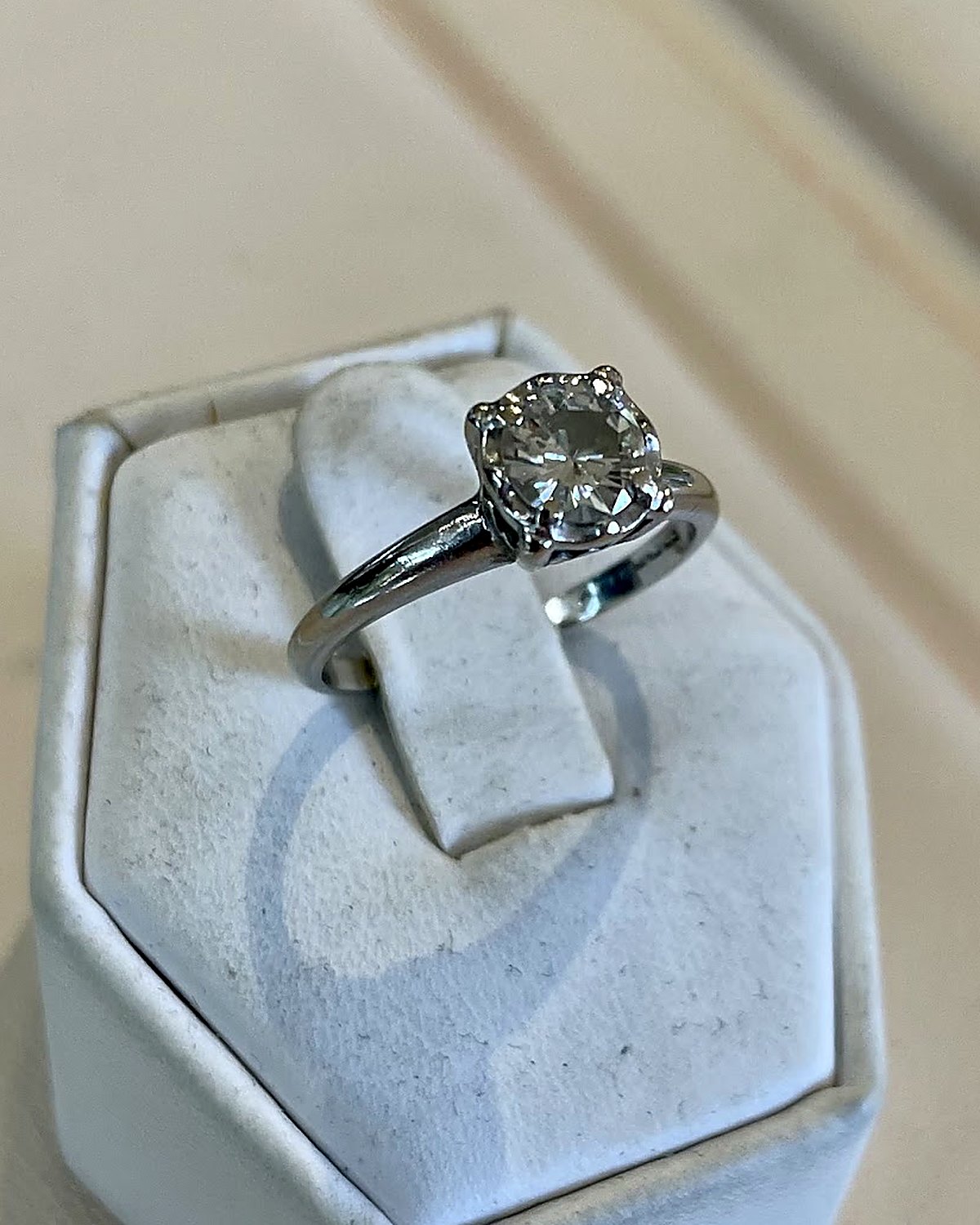 Round brilliant solitaire